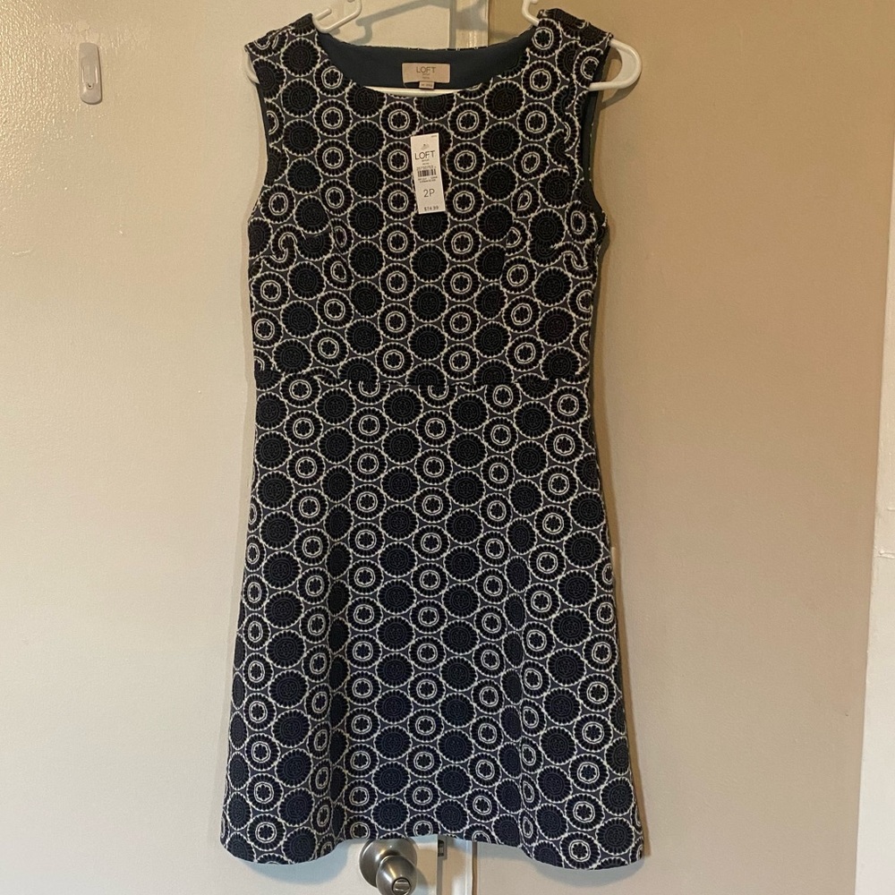 Blue pattern sleeveless dress